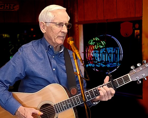 FredWhearyPromoPhoto 10x8 300